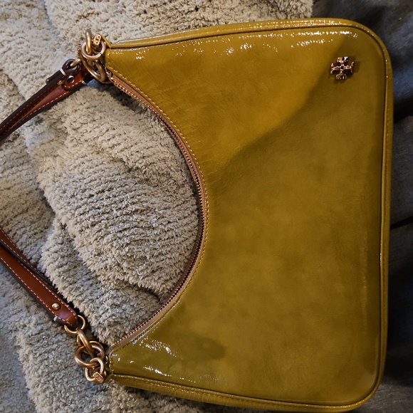 Tory Burch Handbags - Tory Burch Mercer Patent Crescent Bag in 🍐